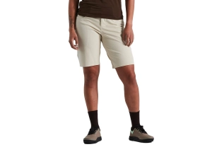 adv short wmn white mountains m